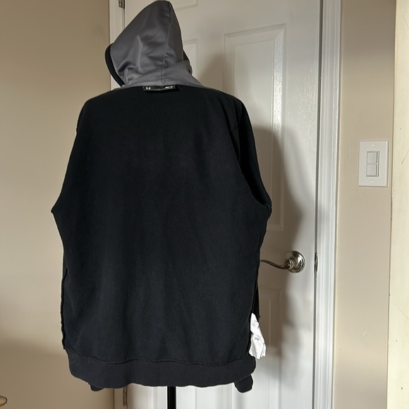 Under Armour Hooded Jacket with Pockets - Size Large - Picture 5 of 10